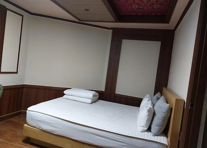 Отель Prince Motel Пусан